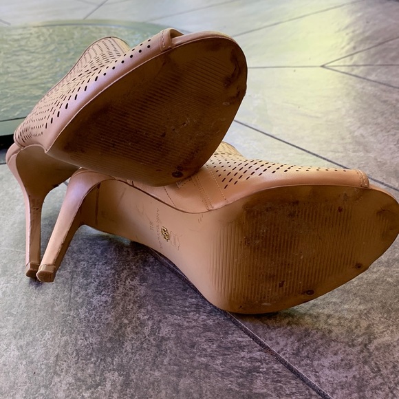 Ann Taylor 4” tan sandal heels size 8 - Picture 10 of 13